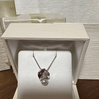 New Mikimoto elegant pearl necklace and matching silver earrings set