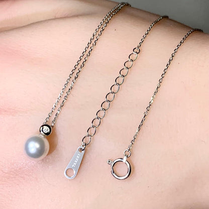 Tasaki pearl pendant necklace in K18 white gold with 7.1 mm pearl and diamond stones on a 42.5 cm chain