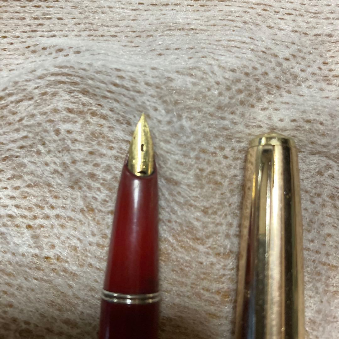 Vintage 14k PILOT SUPER100s fountain pen with gold cap and Bordeaux barrel showing inset nib