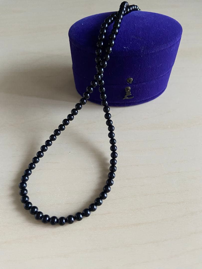 Agaat Onyx Necklace in silver with 40 cm chain and 4 mm black onyx beads
