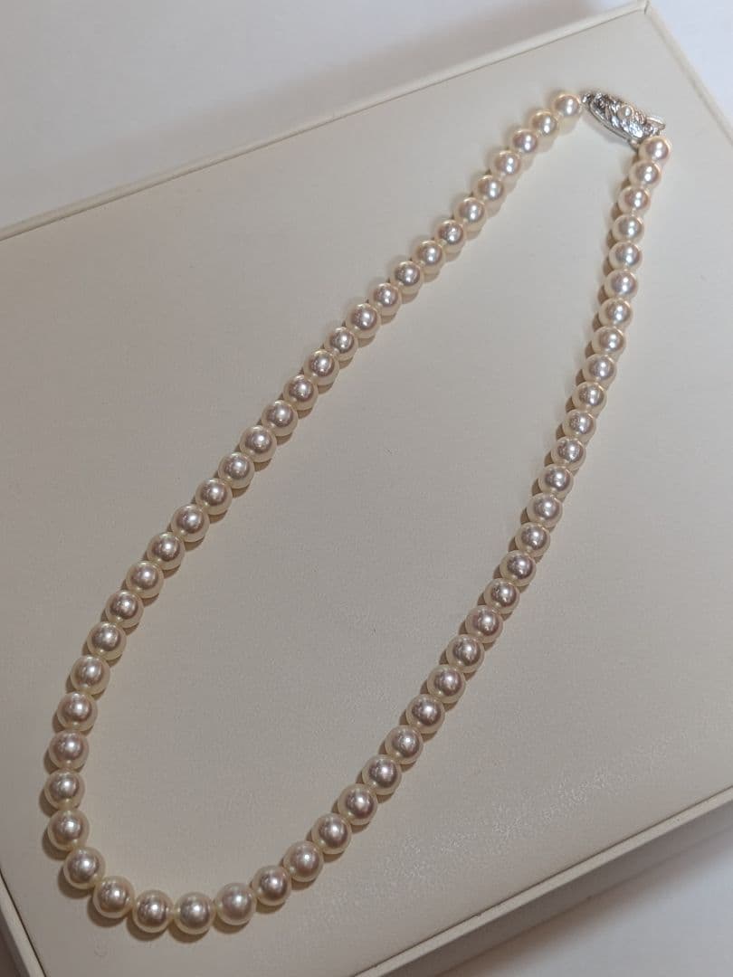 Tasaki Akoya pearl necklace with 6.5-7mm pearls and silver clasp, 42cm length