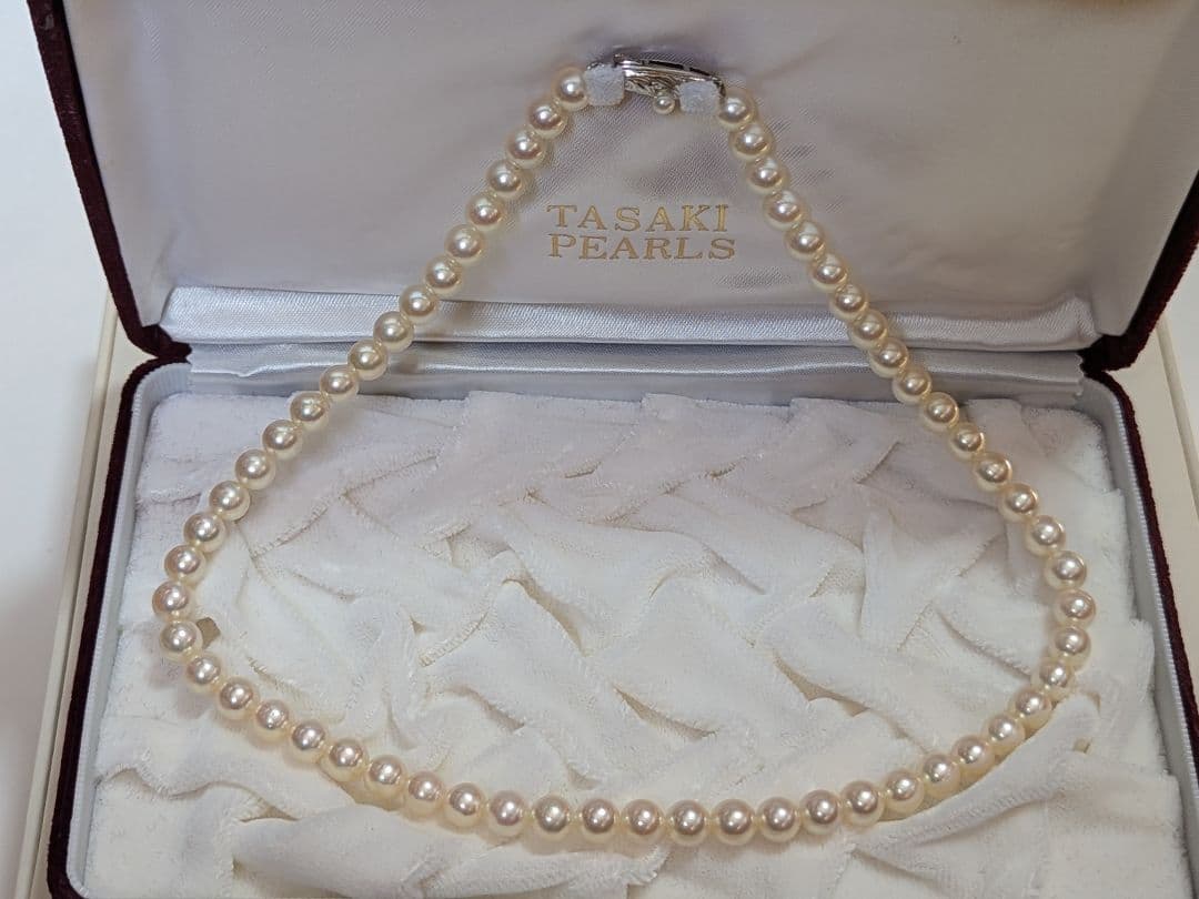 Tasaki Akoya pearl necklace with 6.5-7mm pearls and silver clasp, 42cm length