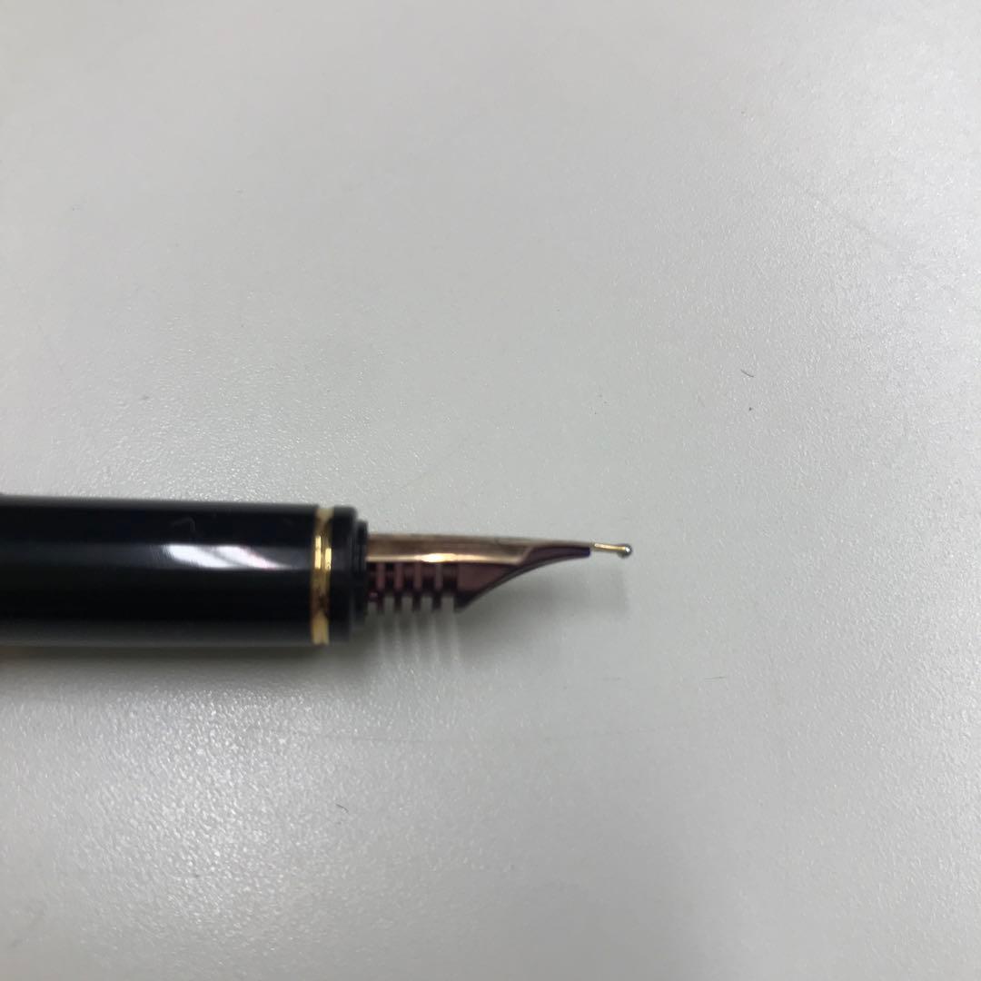 Pilot Fountain Pen model 14K-585 with green marble body and 14K gold nib shown as pictured