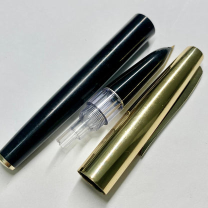 Pilot fountain pen with 14K 585 gold nib in black and gold finish, 13.5 cm long