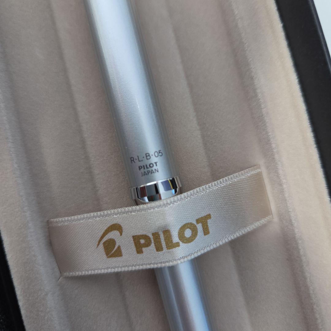 PILOT RIDGE silver ballpoint pen with matching silver case, new and unused