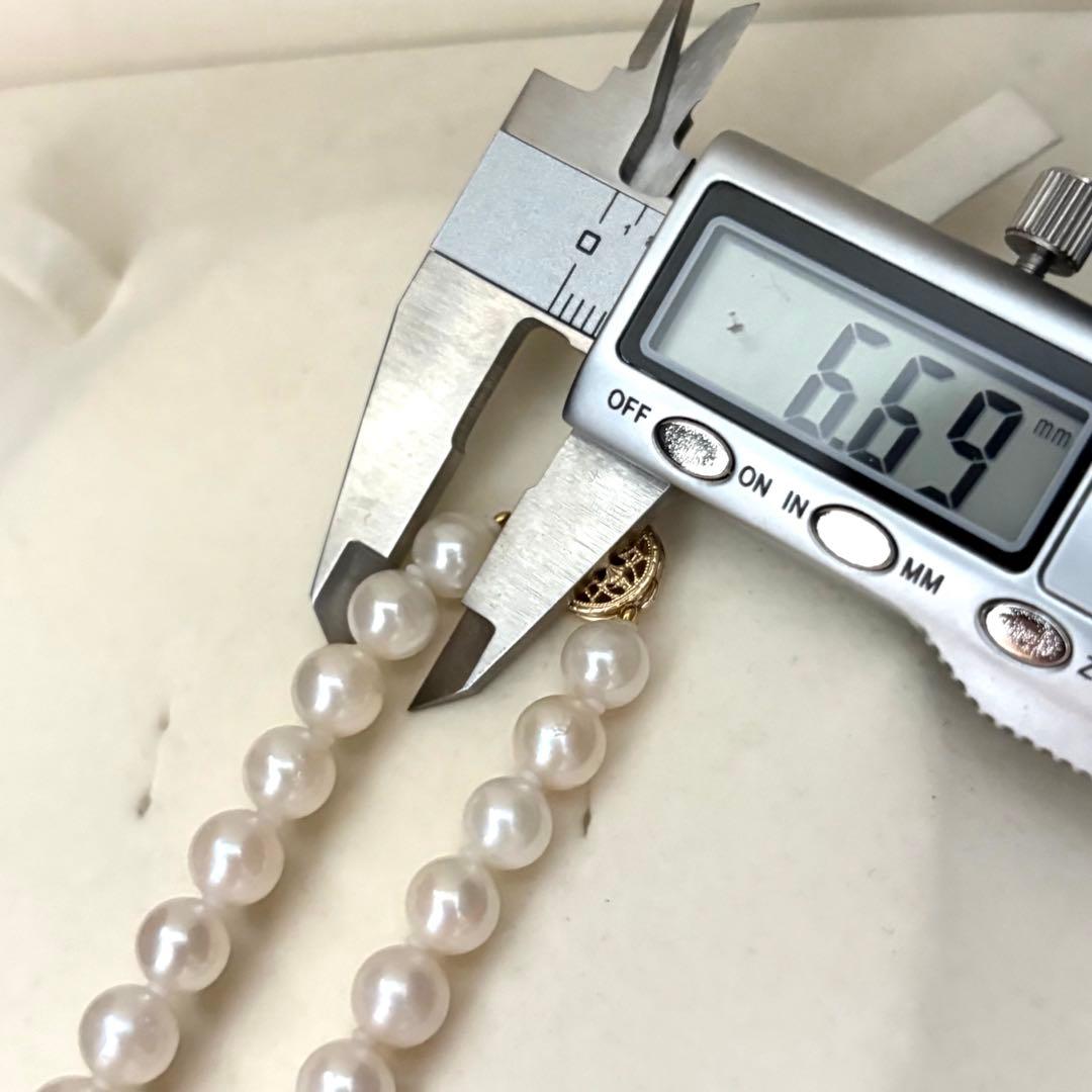 Akoya pearl necklace with 7.0mm white natural pearls on 43cm chain featuring 14KG clasp and strong luster