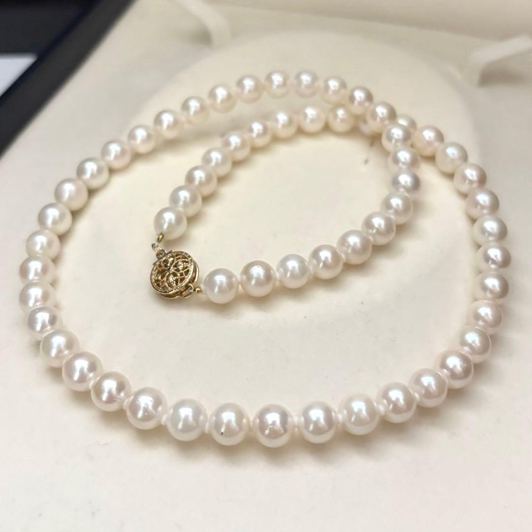 Akoya pearl necklace with 7.0mm white natural pearls on 43cm chain featuring 14KG clasp and strong luster
