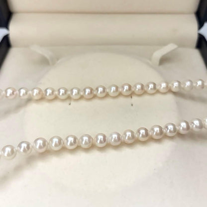 Akoya pearl necklace with 7.0mm white natural pearls on 43cm chain featuring 14KG clasp and strong luster