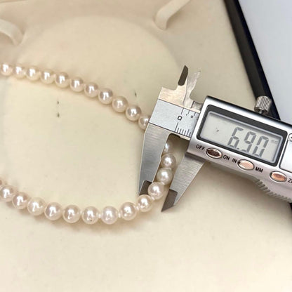 Akoya pearl necklace with 7.0mm white natural pearls on 43cm chain featuring 14KG clasp and strong luster