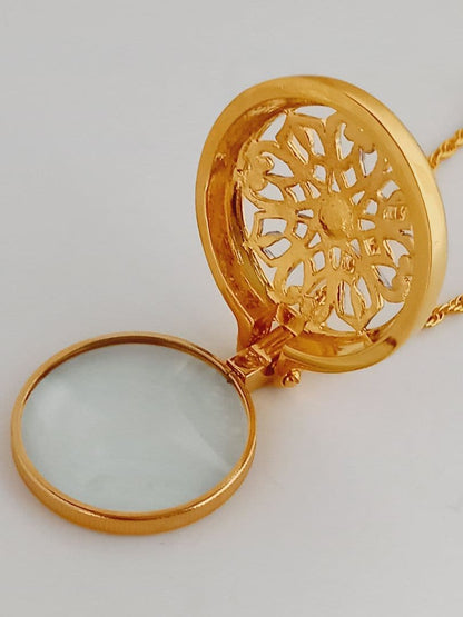 Mikimoto pendant necklace featuring a gold and silver pendant with magnifier on a 64 cm gold chain