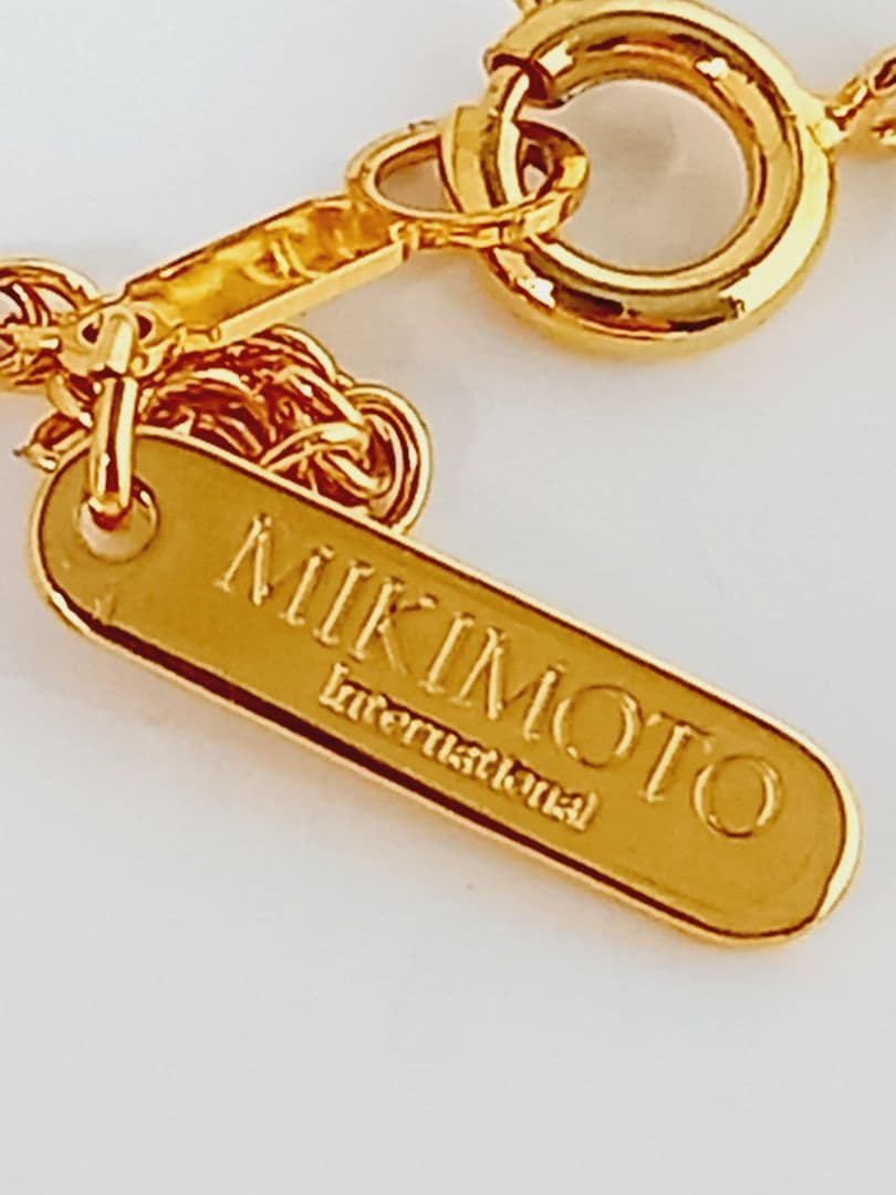 Mikimoto pendant necklace featuring a gold and silver pendant with magnifier on a 64 cm gold chain