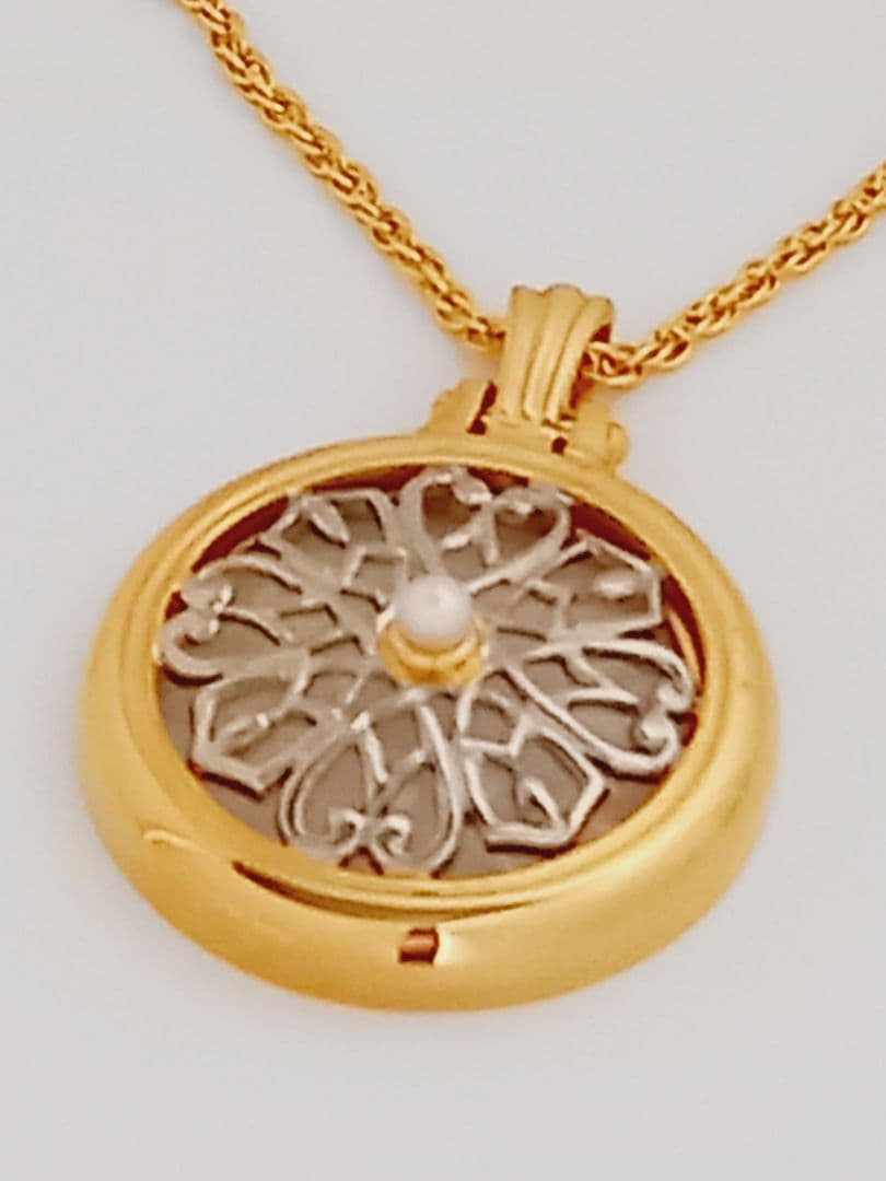 Mikimoto pendant necklace featuring a gold and silver pendant with magnifier on a 64 cm gold chain