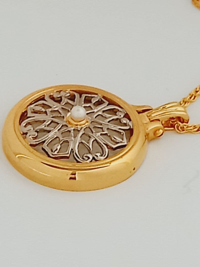 Mikimoto pendant necklace featuring a gold and silver pendant with magnifier on a 64 cm gold chain