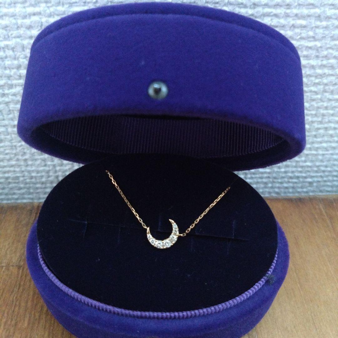 Agat Moon Motif Necklace in K18 gold with diamond accents measuring approximately 40 cm long