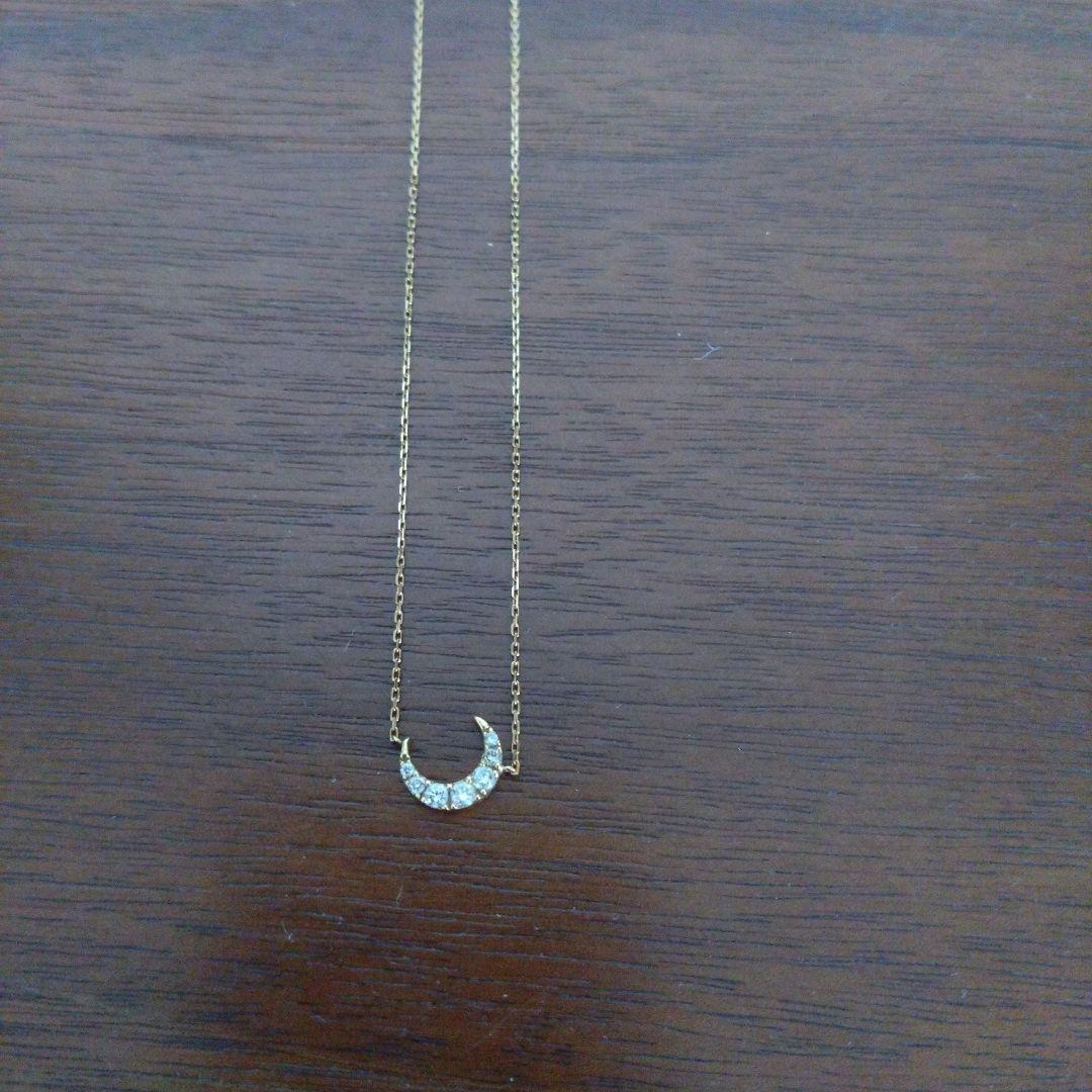 Agat Moon Motif Necklace in K18 gold with diamond accents measuring approximately 40 cm long