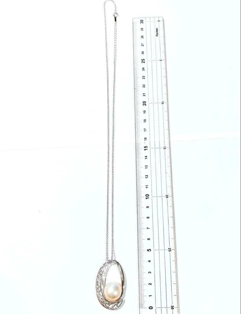 Tasaki Mother-of-Pearl Necklace with 15.8mm pearl pendant, 60cm chain, elegant jewelry piece