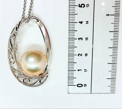Tasaki Mother-of-Pearl Necklace with 15.8mm pearl pendant, 60cm chain, elegant jewelry piece
