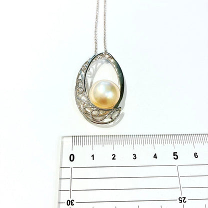 Tasaki Mother-of-Pearl Necklace with 15.8mm pearl pendant, 60cm chain, elegant jewelry piece