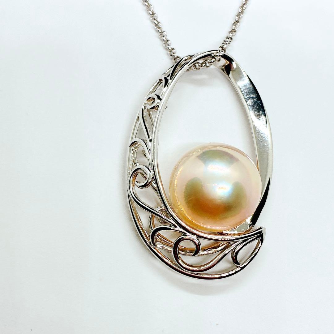 Tasaki Mother-of-Pearl Necklace with 15.8mm pearl pendant, 60cm chain, elegant jewelry piece