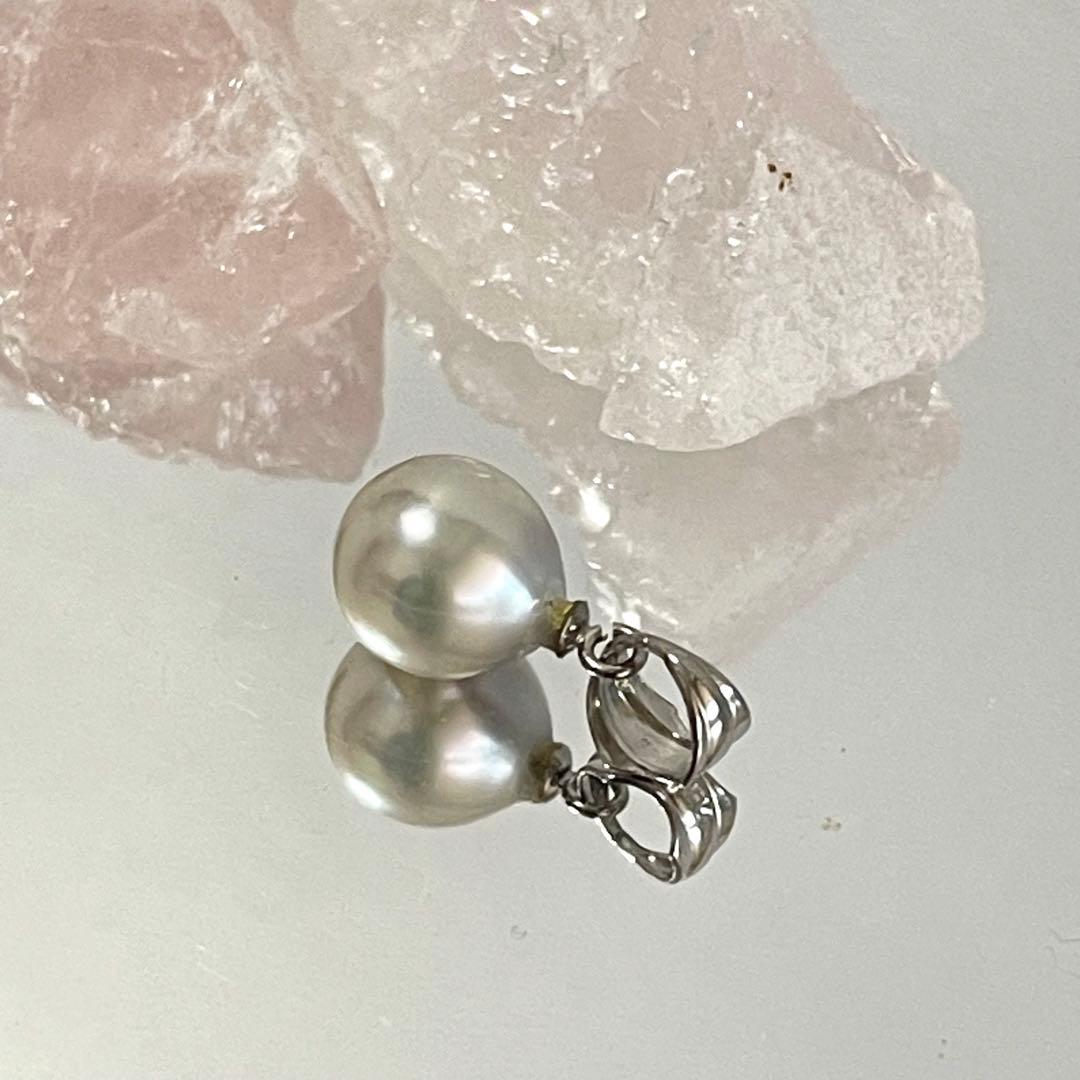 Akoya pearl natural pendant top with 8.0-8.5 mm pearl and silver Viking bight