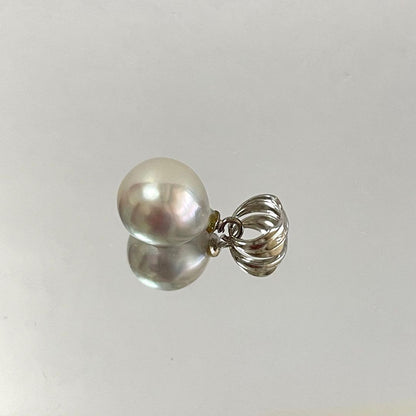 Akoya pearl natural pendant top with 8.0-8.5 mm pearl and silver Viking bight