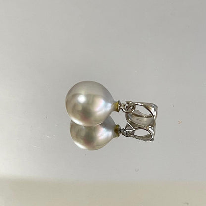 Akoya pearl natural pendant top with 8.0-8.5 mm pearl and silver Viking bight