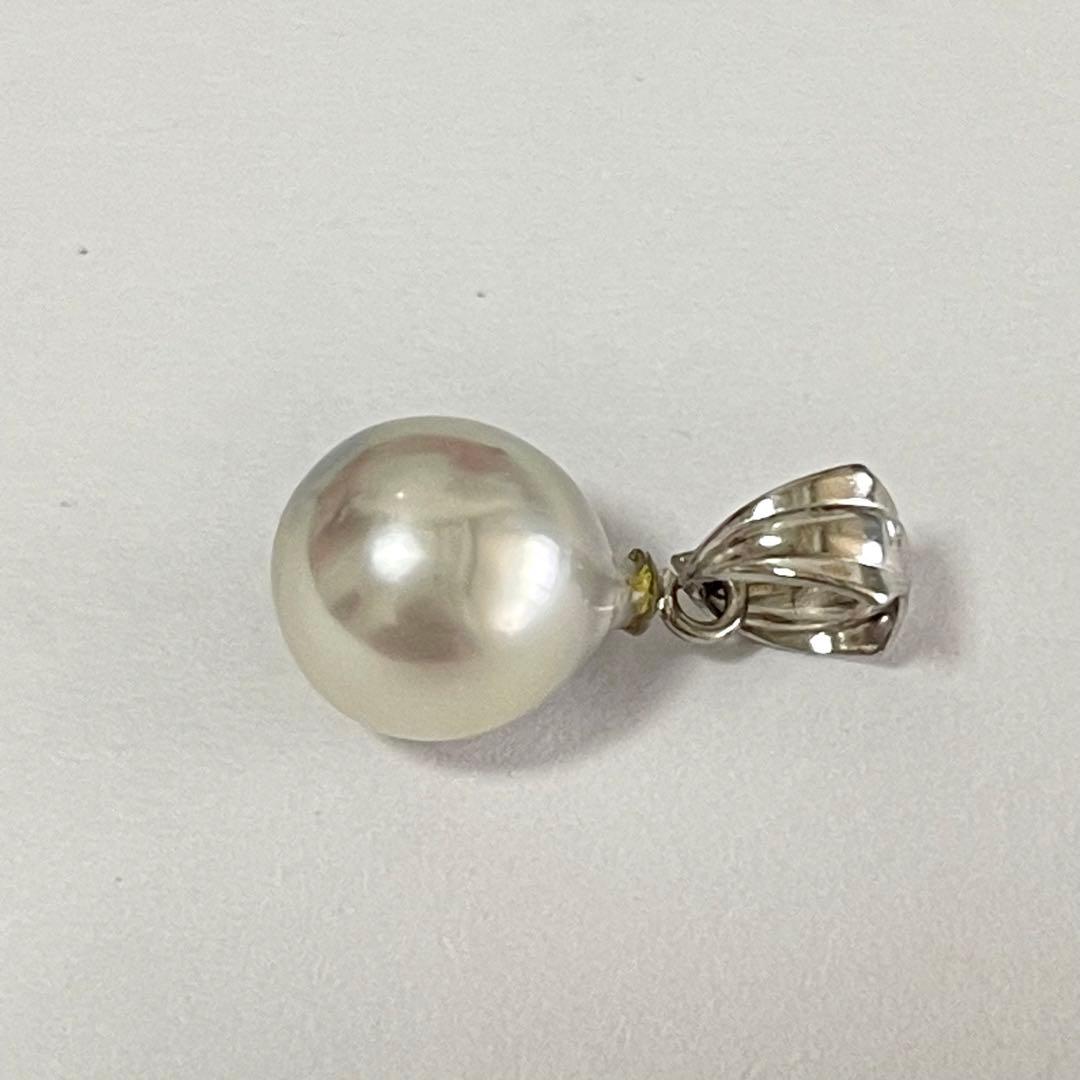 Akoya pearl natural pendant top with 8.0-8.5 mm pearl and silver Viking bight