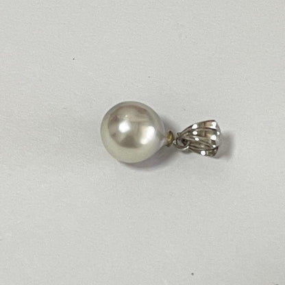 Akoya pearl natural pendant top with 8.0-8.5 mm pearl and silver Viking bight