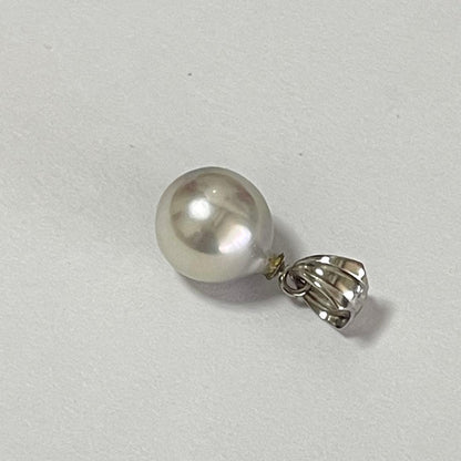 Akoya pearl natural pendant top with 8.0-8.5 mm pearl and silver Viking bight