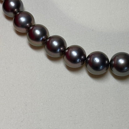Tasaki Black Pearl Necklace featuring 9.0-11.0 mm pearls with a 41 cm length