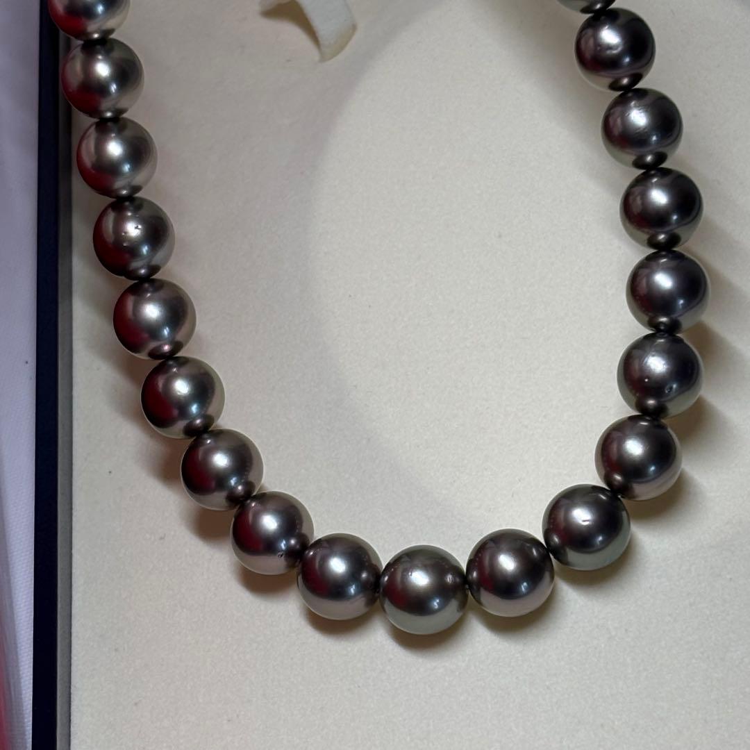 Tasaki Black Pearl Necklace featuring 9.0-11.0 mm pearls with a 41 cm length