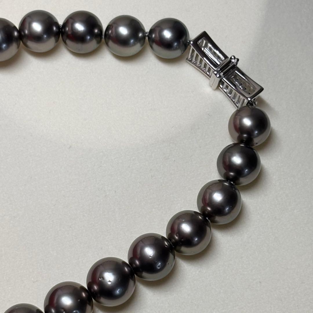 Tasaki Black Pearl Necklace featuring 9.0-11.0 mm pearls with a 41 cm length