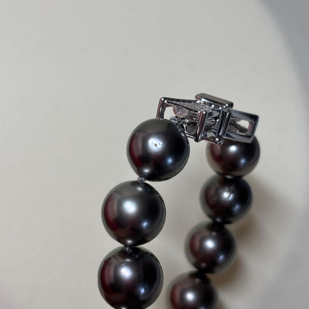 Tasaki Black Pearl Necklace featuring 9.0-11.0 mm pearls with a 41 cm length