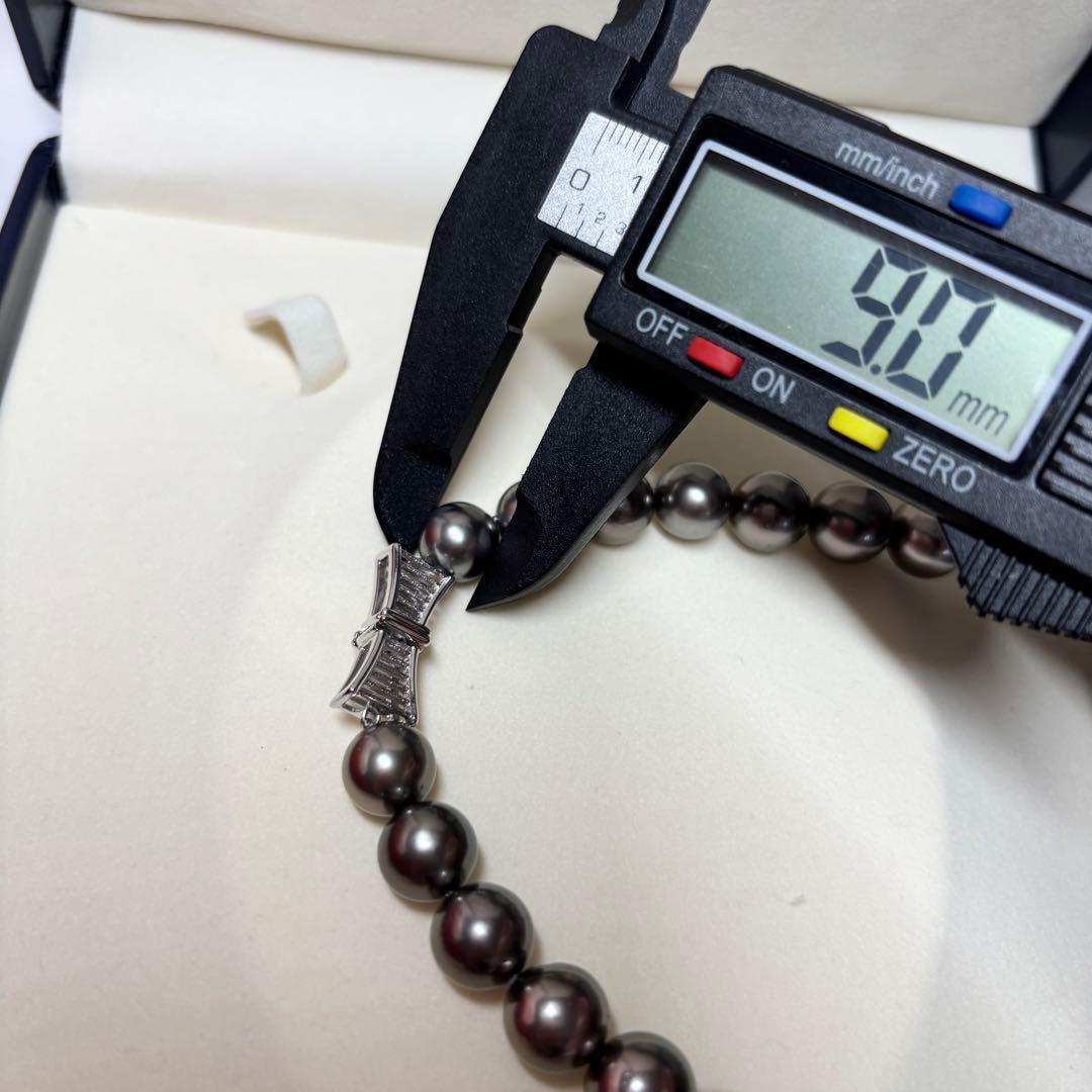 Tasaki Black Pearl Necklace featuring 9.0-11.0 mm pearls with a 41 cm length