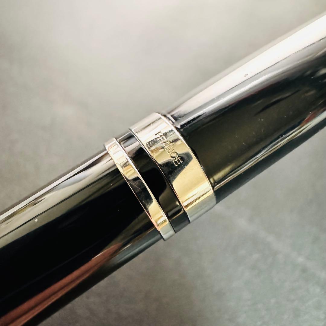 Waterman Expert Essential Black fountain pen with silver stainless steel accents and fine point nib