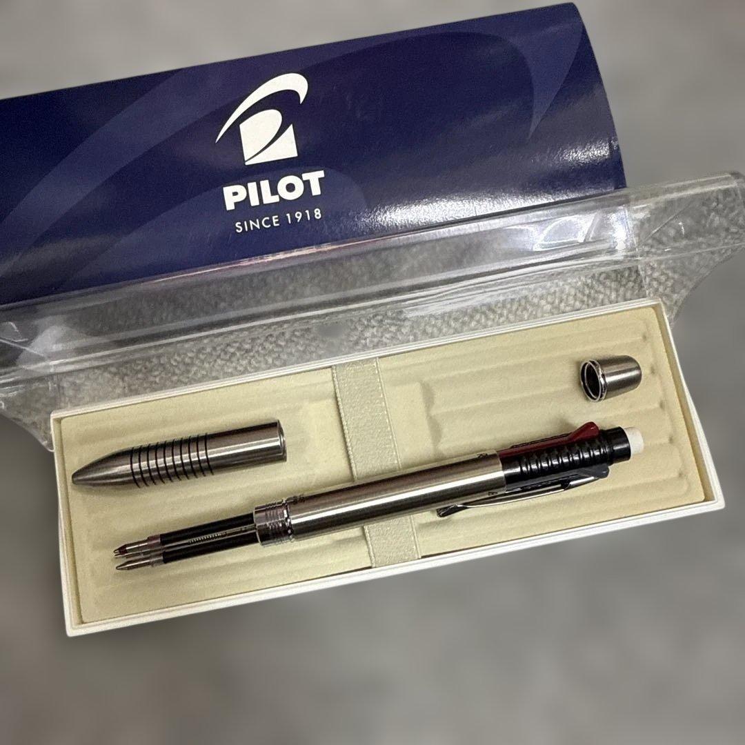 Pilot 2-color ballpoint pen in black and red with a 0.5mm mechanical pencil 2+1 midi in blue casing