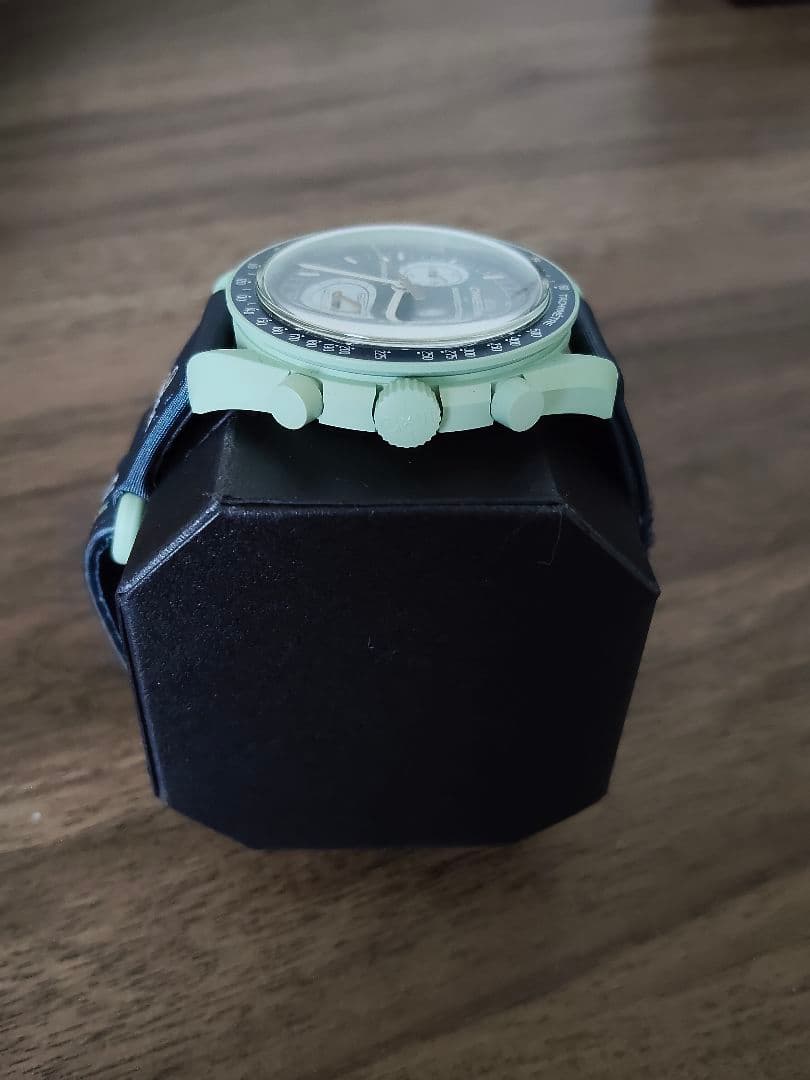 swatch MoonSwatch Earth Quartz Men's — Japanese