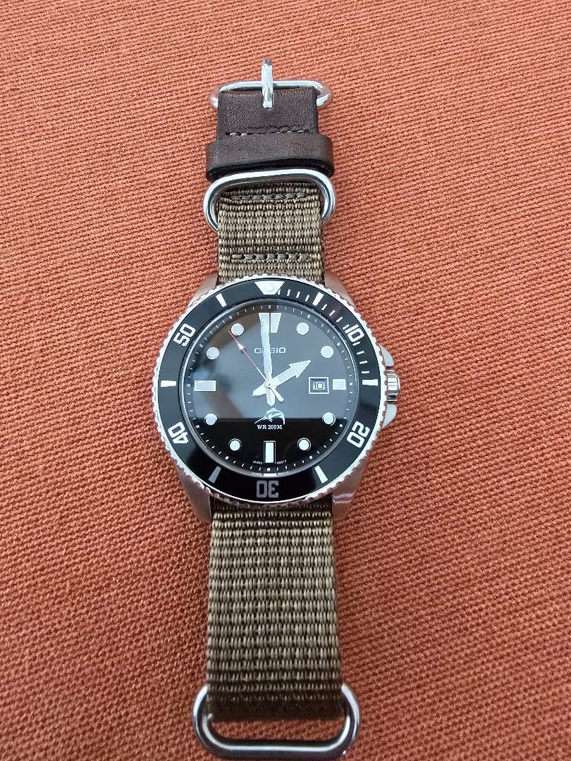 CASIO Model: ビル・ゲイツ着用CASIO Quartz Men's Watch — Japanese