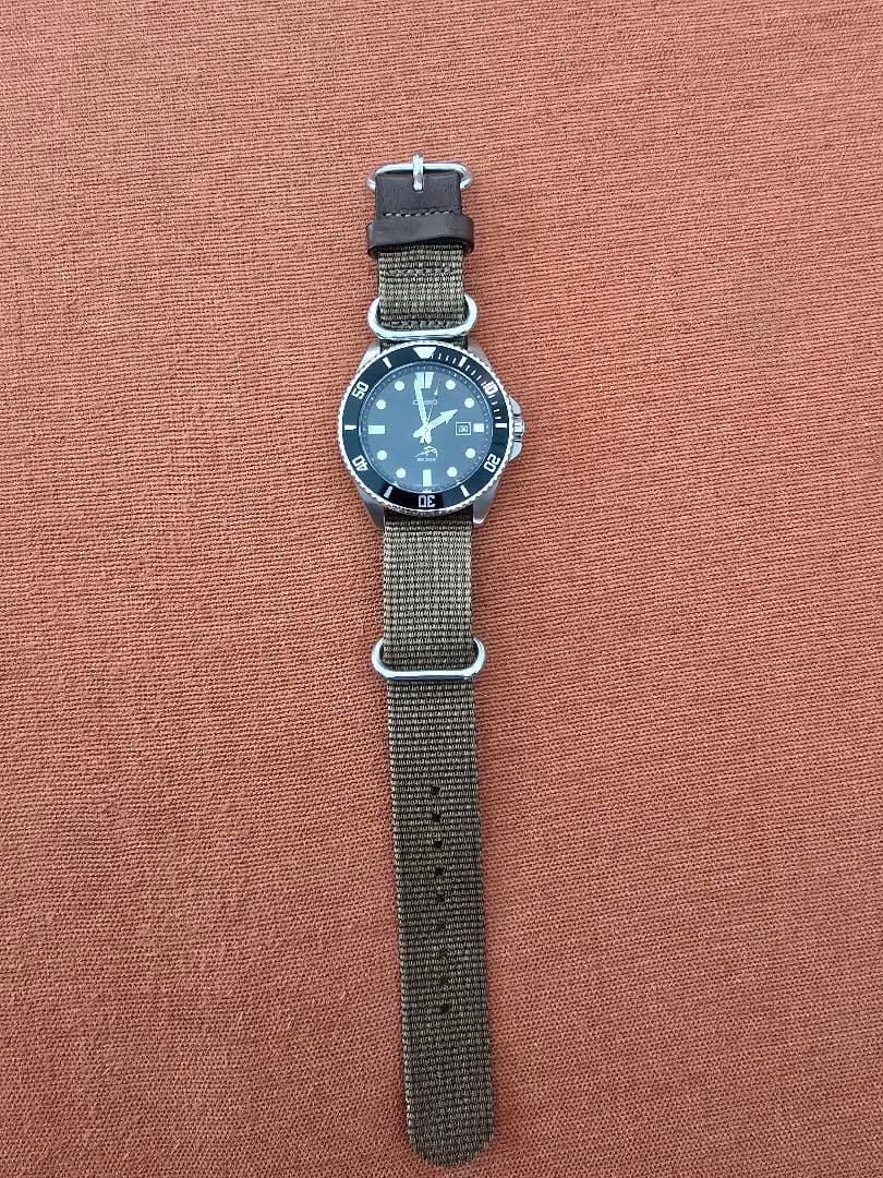 CASIO Model: ビル・ゲイツ着用CASIO Quartz Men's Watch — Japanese