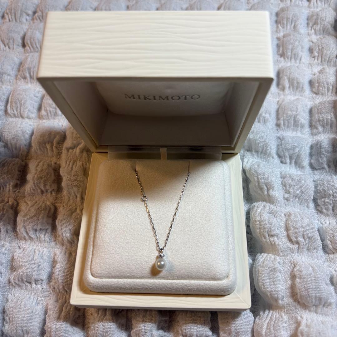 Mikimoto K18 white gold Akoya pearl necklace featuring 5.25mm pearls and small diamond accents, 40cm adjustable length