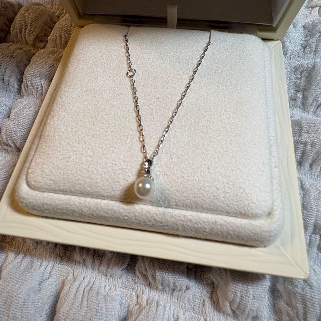 Mikimoto K18 white gold Akoya pearl necklace featuring 5.25mm pearls and small diamond accents, 40cm adjustable length