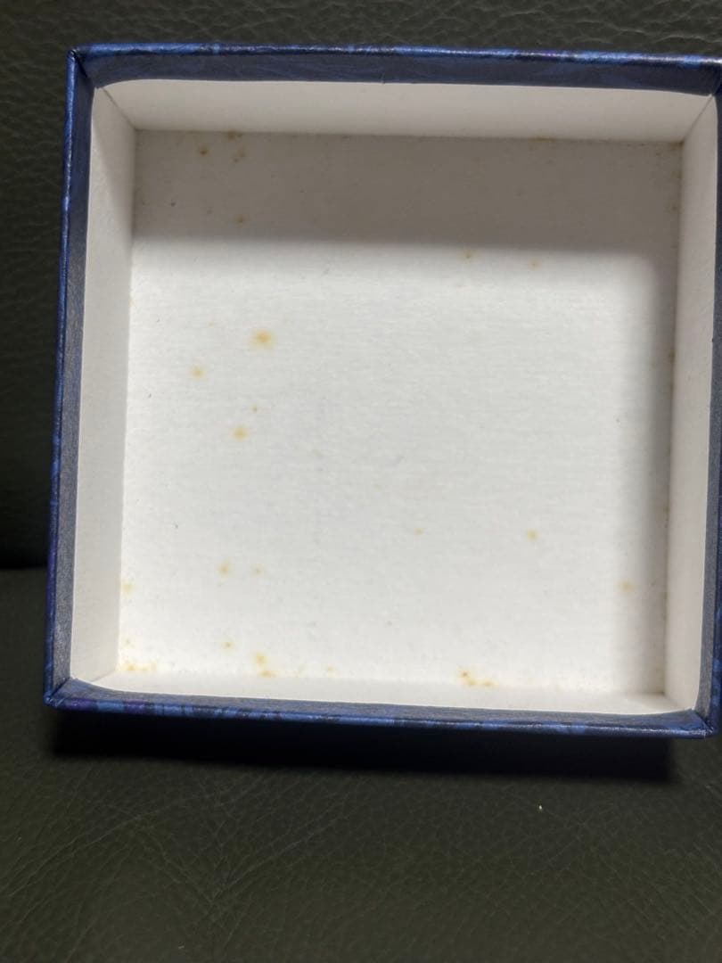 Mikimoto Pearl Silver Necklace from 1992-1993 displayed with box and card