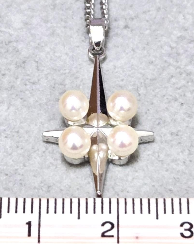 MIKIMOTO Pearl Cross SILVER Brooch 43347 featuring pearls on a 43 cm silver chain