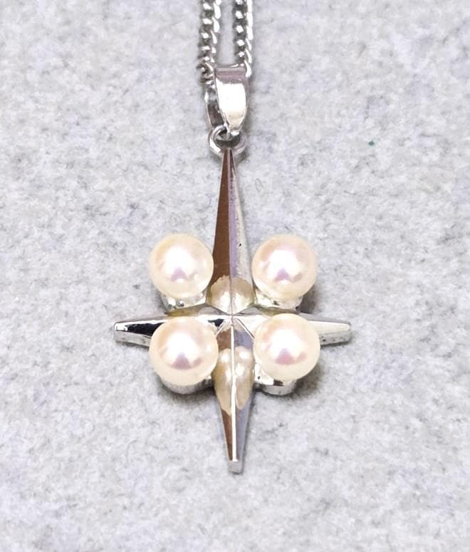 MIKIMOTO Pearl Cross SILVER Brooch 43347 featuring pearls on a 43 cm silver chain