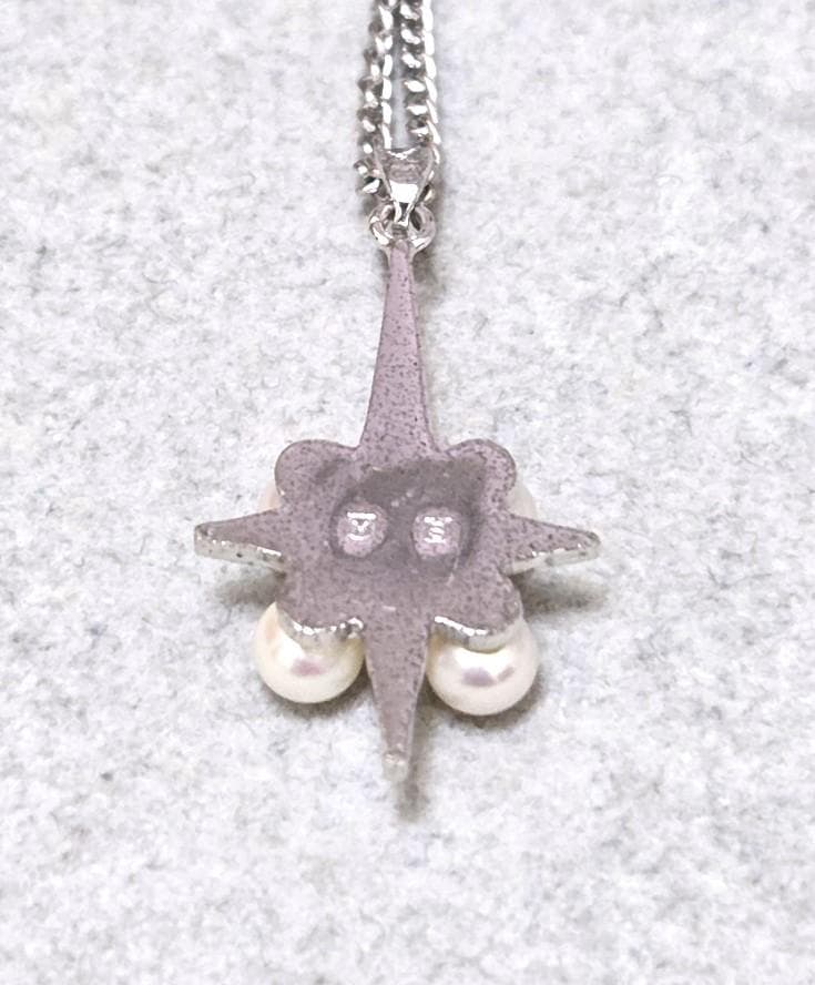 MIKIMOTO Pearl Cross SILVER Brooch 43347 featuring pearls on a 43 cm silver chain