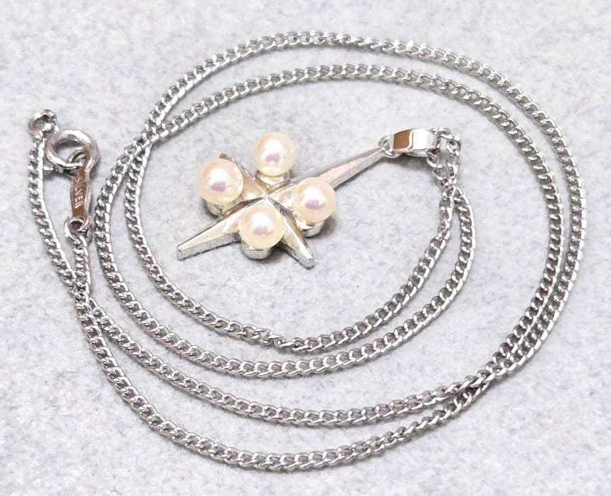 MIKIMOTO Pearl Cross SILVER Brooch 43347 featuring pearls on a 43 cm silver chain