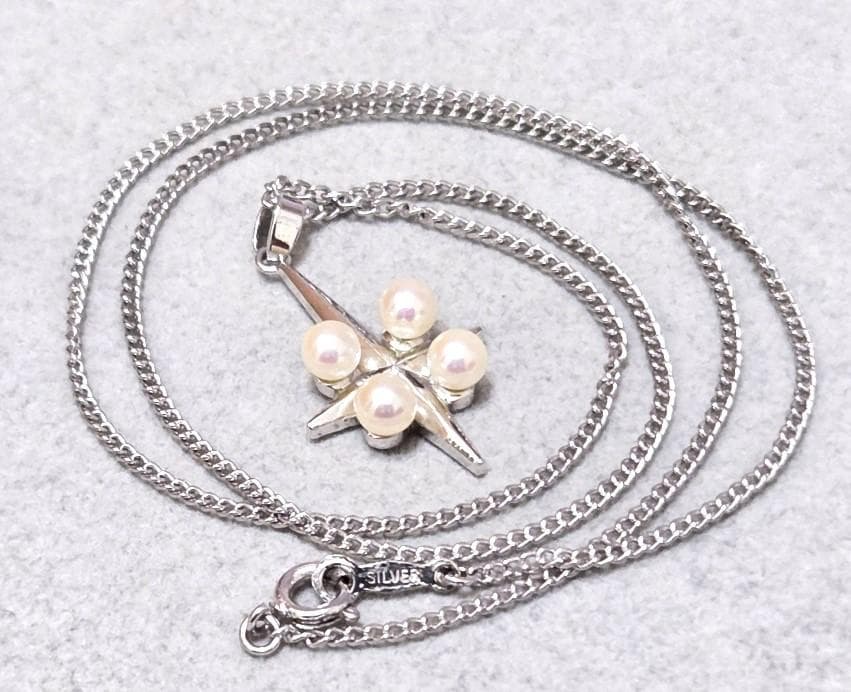 MIKIMOTO Pearl Cross SILVER Brooch 43347 featuring pearls on a 43 cm silver chain