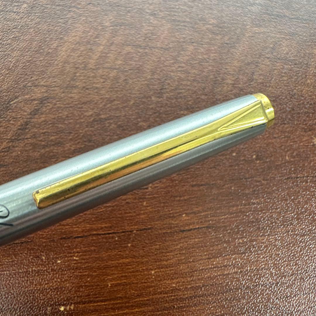 Showa Retro Pilot Fountain Pen with 14K 585 fine tip, red barrel, and gold cap, length 13.5 cm