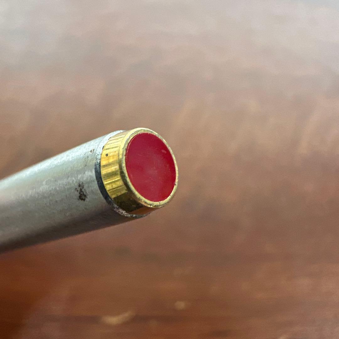 Showa Retro Pilot Fountain Pen with 14K 585 fine tip, red barrel, and gold cap, length 13.5 cm