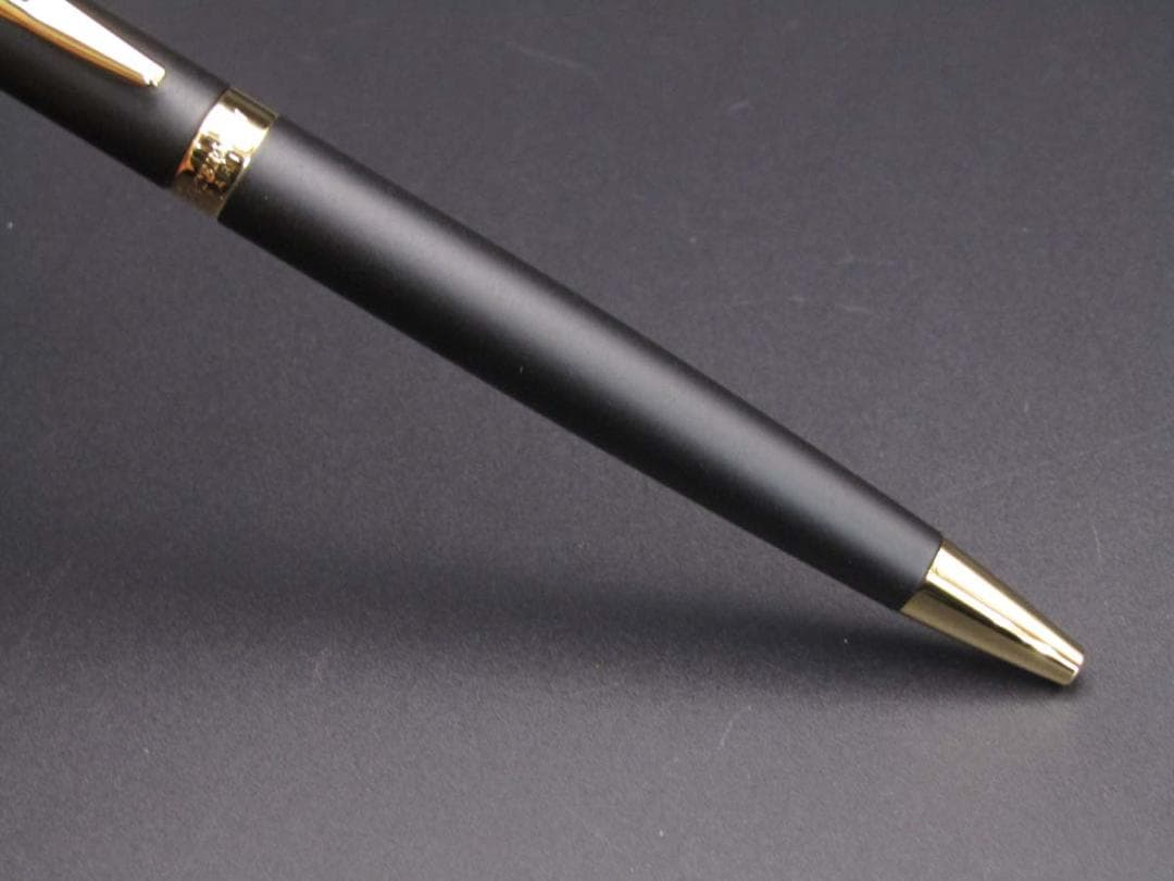 Waterman Metropolitan Essential Matte Black GT ballpoint pen with smooth black lacquer and gold plate trim